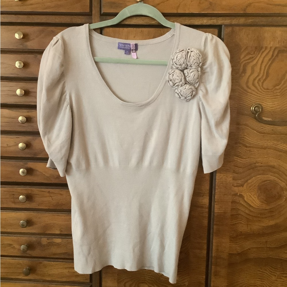 Beige Floral Accent Short Sleeve Scoop Neck Top
